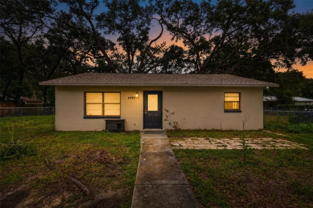 1454 HOWARD STREET, GROVELAND, FL 34736