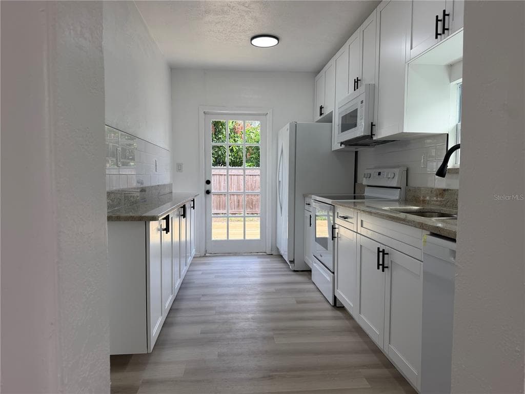 1102 E 108TH AVENUE, TAMPA, FL 33612 — zdjęcie 3