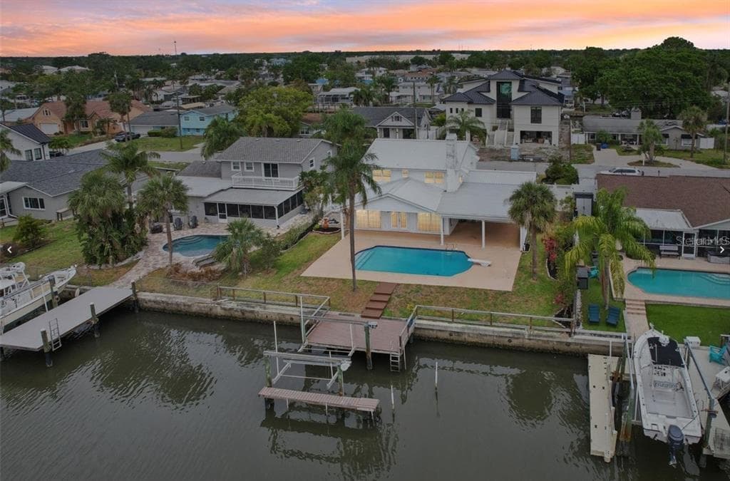 8706 ELMWOOD LANE, TAMPA, FL 33615
