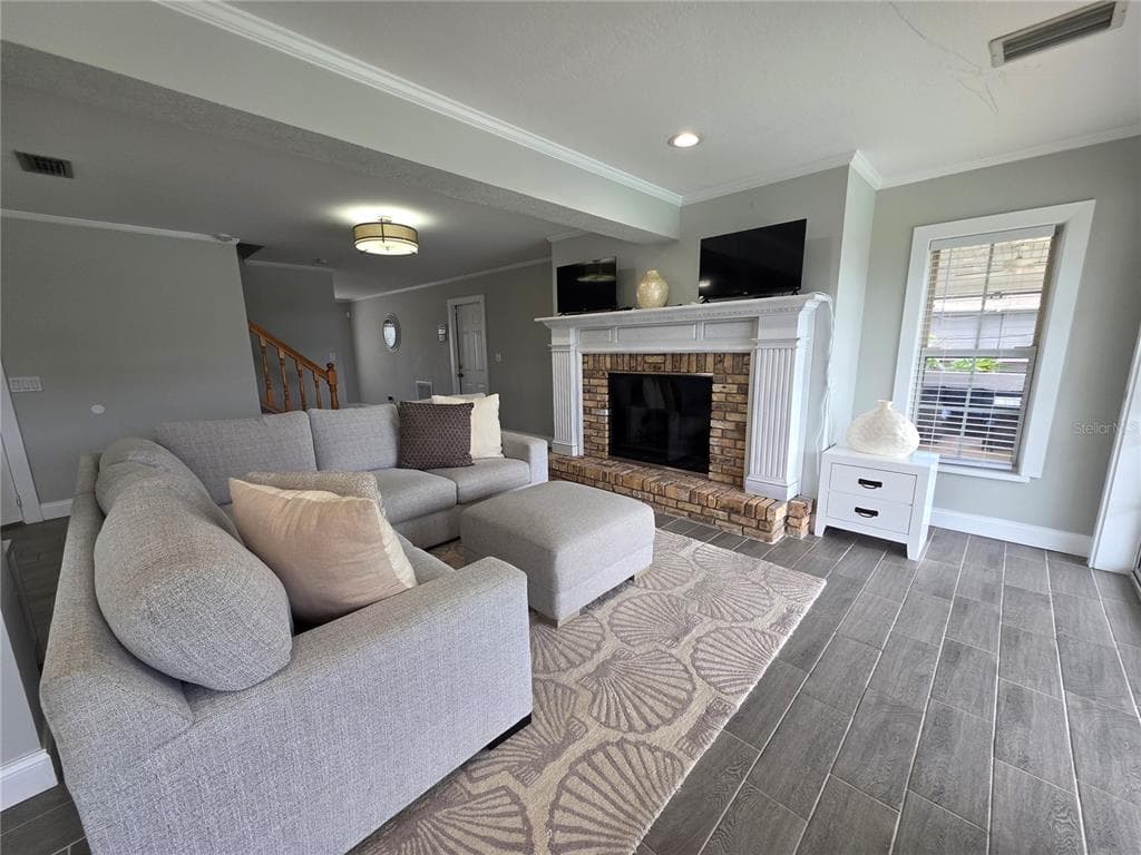 8706 ELMWOOD LANE, TAMPA, FL 33615 — zdjęcie 5