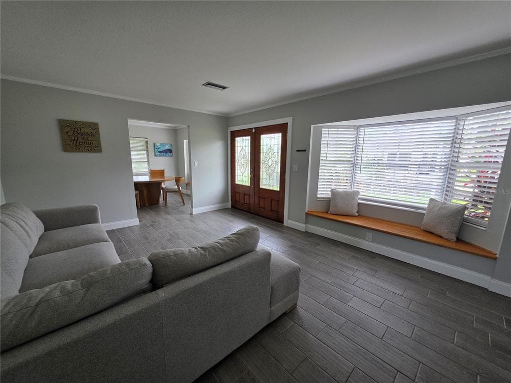 8706 ELMWOOD LANE, TAMPA, FL 33615 — zdjęcie 4
