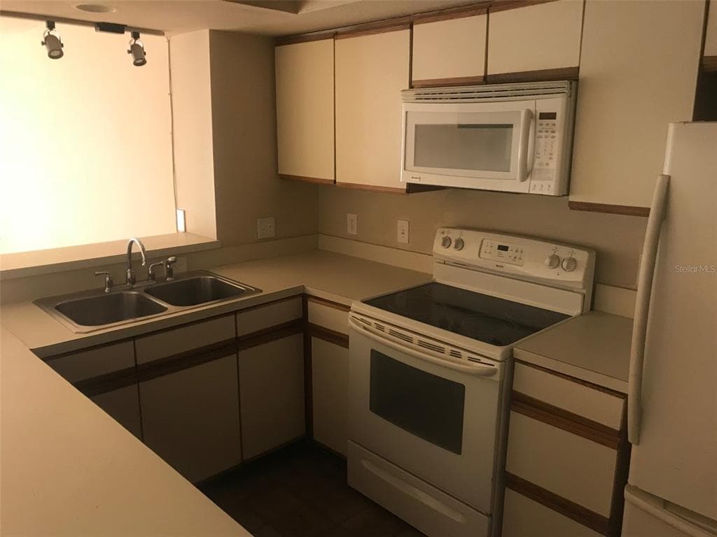 2599 DOLLY BAY DRIVE # 204, PALM HARBOR, FL 34684 — zdjęcie 2