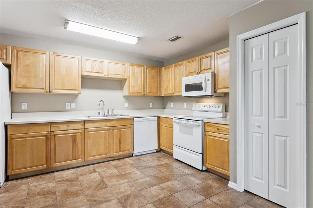 180 E MINNEHAHA AVENUE, CLERMONT, FL 34711 — zdjęcie 5
