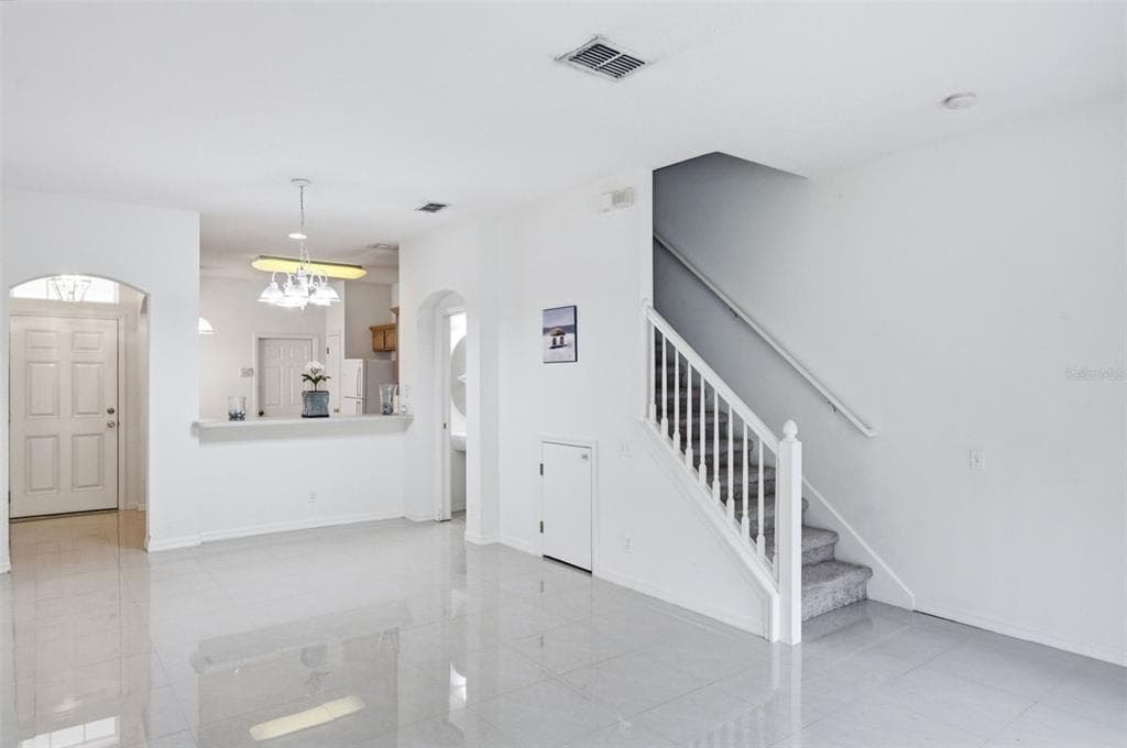 4132 BISMARCK PALM DRIVE, TAMPA, FL 33610 — zdjęcie 4