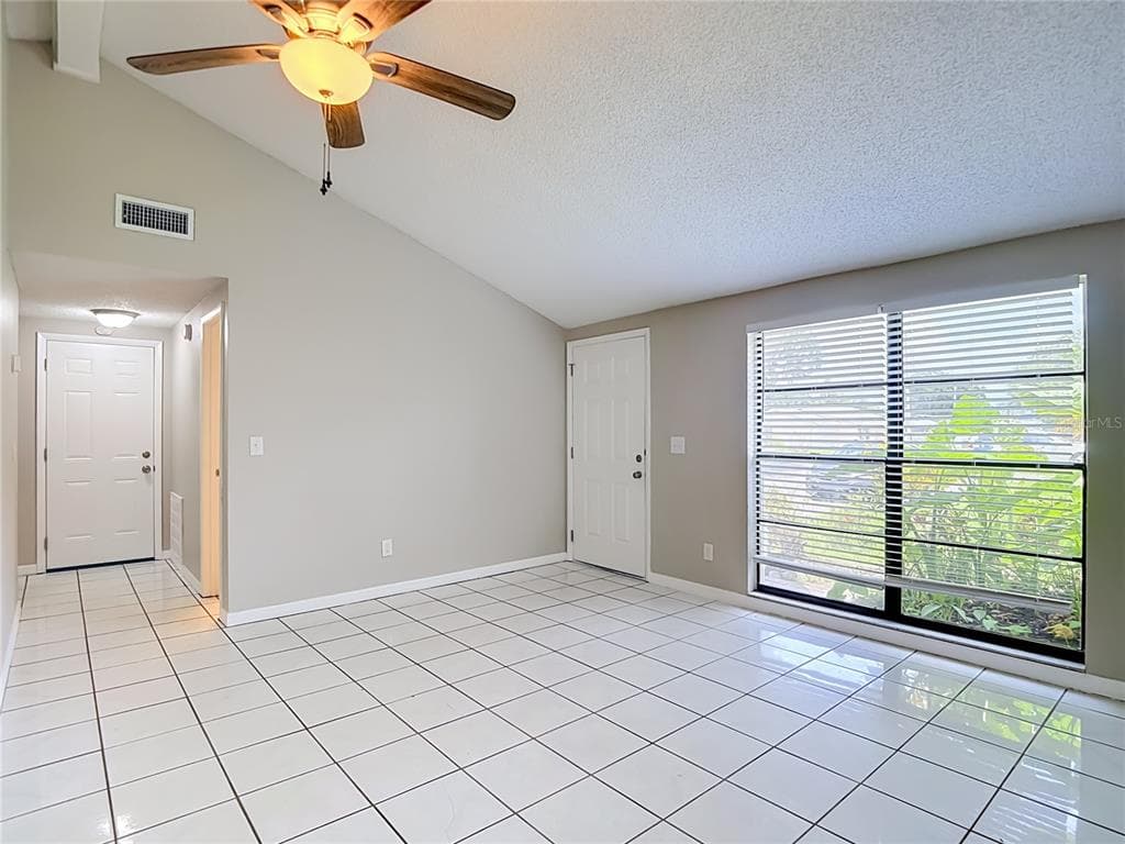 6701 VILLAGE GROVE COURT, TAMPA, FL 33615 — zdjęcie 5