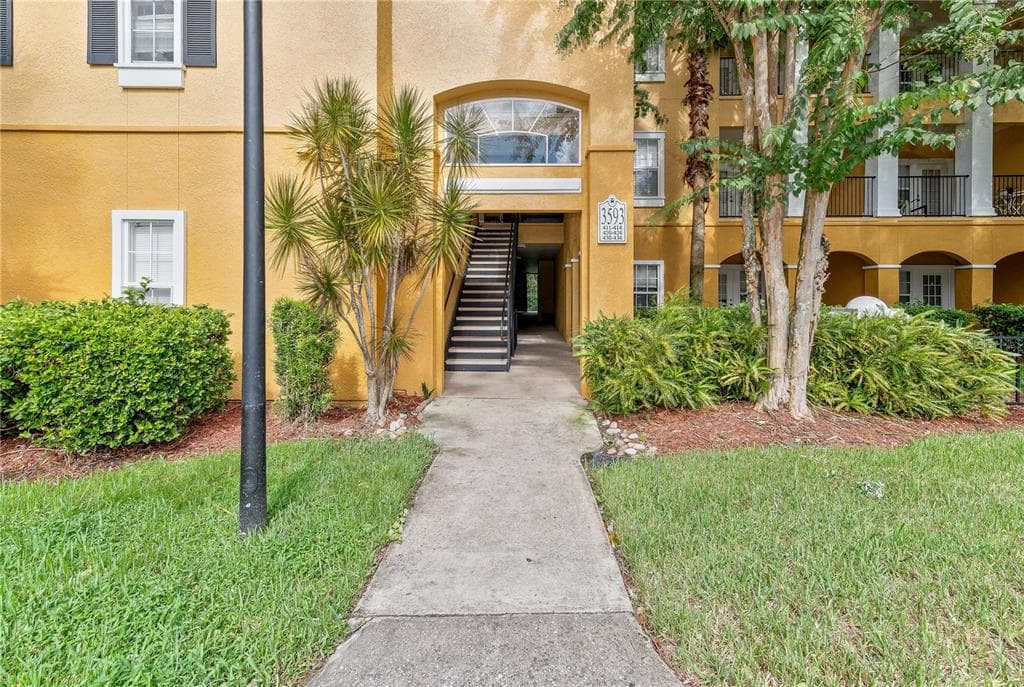 3593 CONROY ROAD # 424, ORLANDO, FL 32839