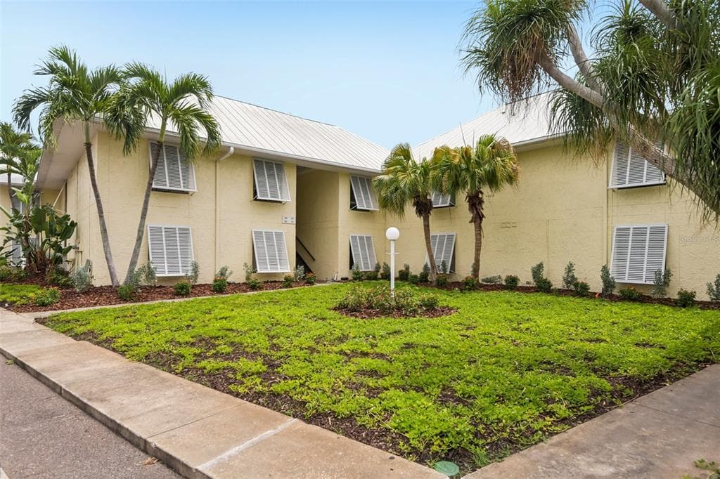 7300 SUNSHINE SKYWAY LANE # 206, ST PETERSBURG, FL 33711