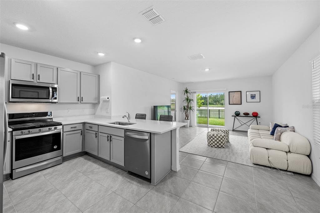 35630 KINSEY POINT, ZEPHYRHILLS, FL 33541 — zdjęcie 4