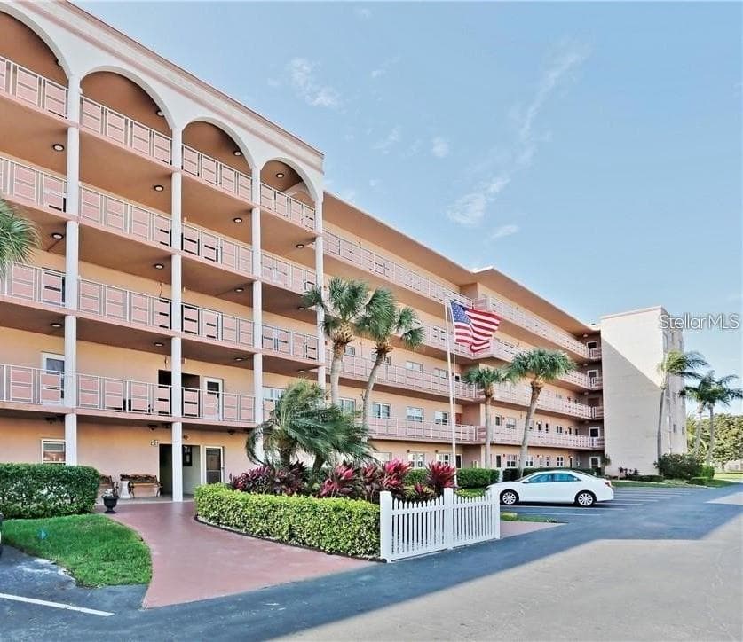 5521 80TH STREET N # 302, ST PETERSBURG, FL 33709