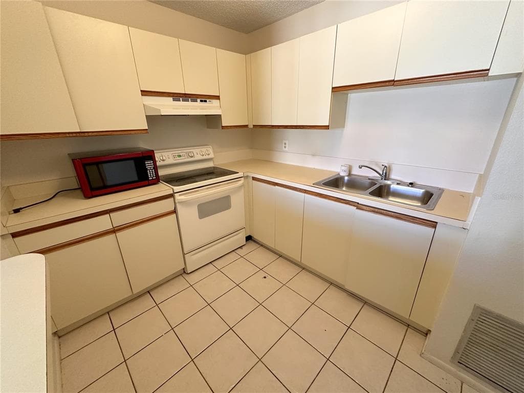 77 BOUNDARY BOULEVARD # B, ROTONDA WEST, FL 33947 — zdjęcie 4