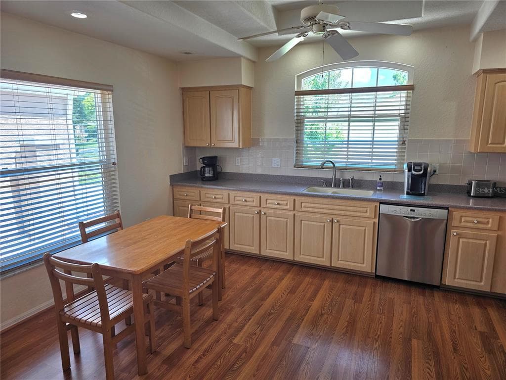 225 ROYAL PALM WAY, SPRING HILL, FL 34608 — zdjęcie 2