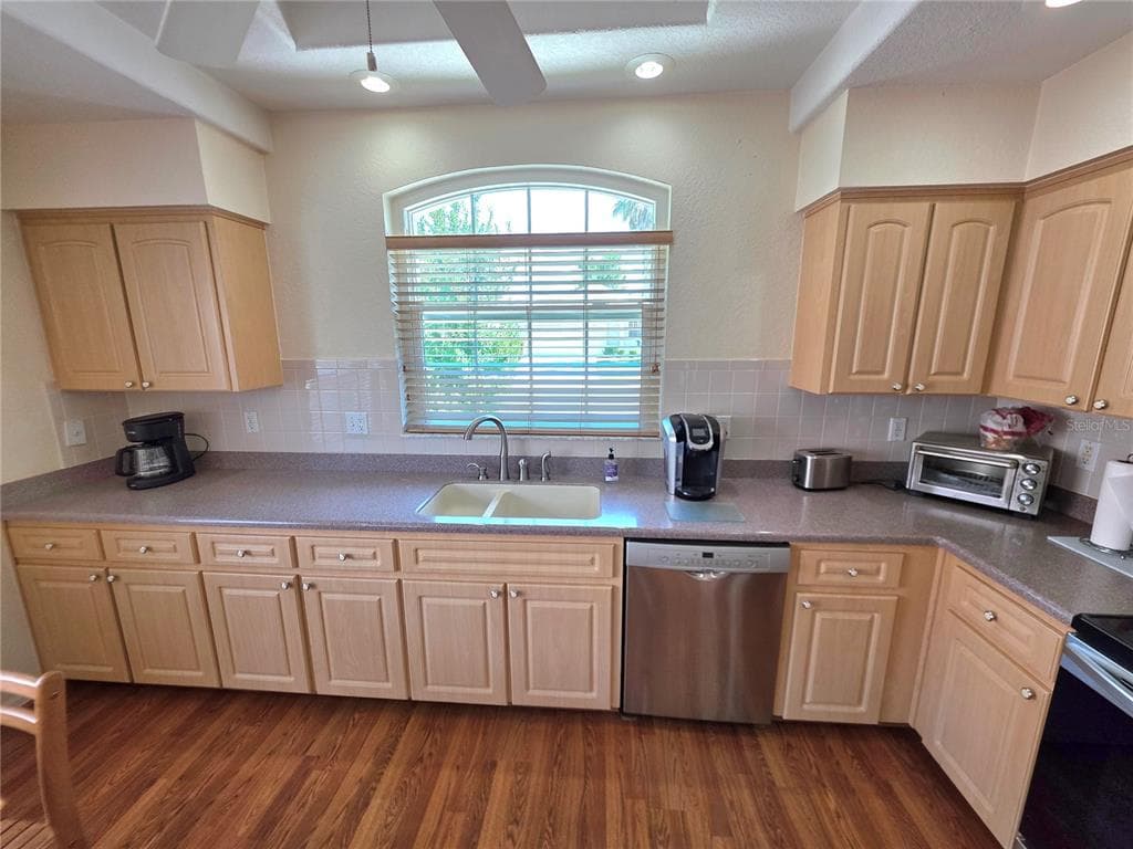 225 ROYAL PALM WAY, SPRING HILL, FL 34608 — zdjęcie 4