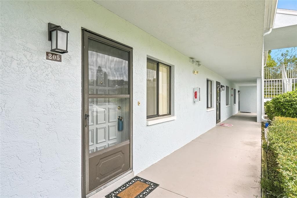 205 MARTHA LANE # 205, OLDSMAR, FL 34677