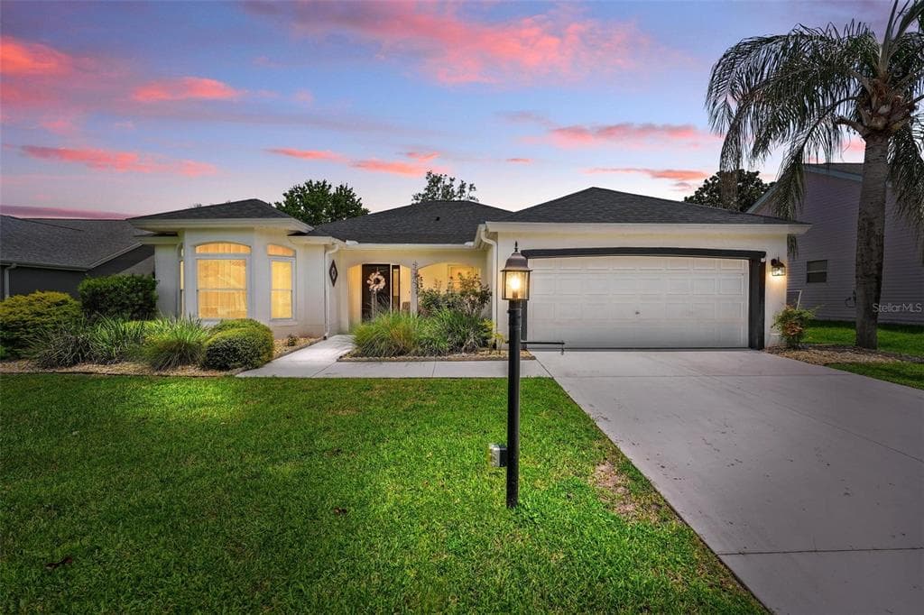 1511 LAVACA LANE, LADY LAKE, FL 32159