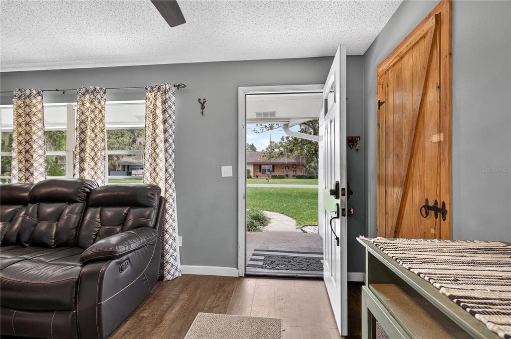 555 WINOGENE AVE, UMATILLA, FL 32784 — zdjęcie 3