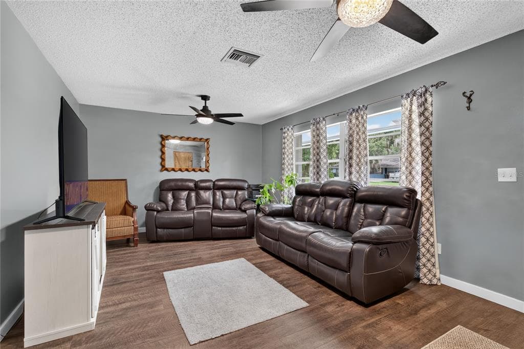 555 WINOGENE AVE, UMATILLA, FL 32784 — zdjęcie 4