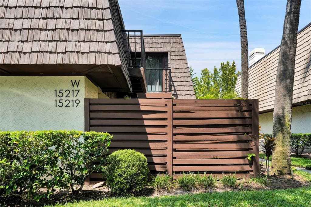 15217 W POND WOODS DRIVE, TAMPA, FL 33618