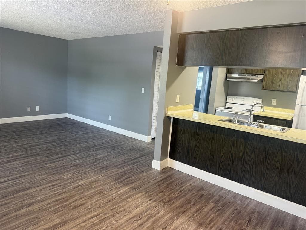 900 70TH STREET N # 102, ST PETERSBURG, FL 33710 — zdjęcie 4