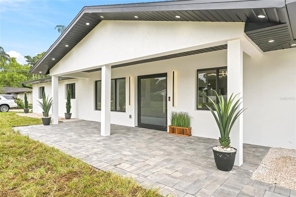 8316 W FOREST CIRCLE, TAMPA, FL 33615 — zdjęcie 3