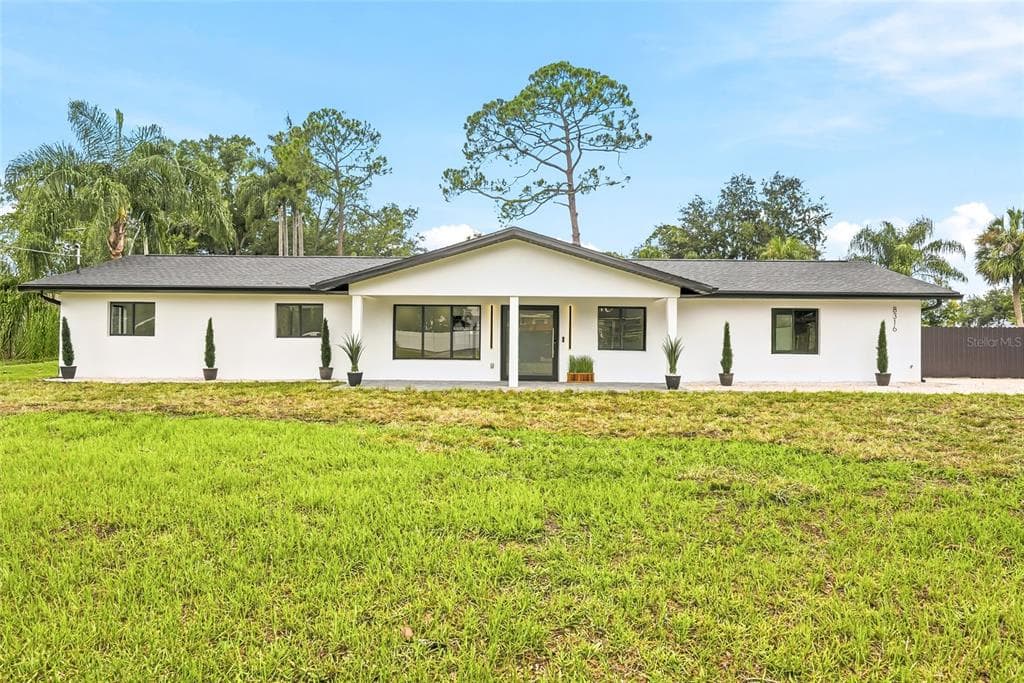 8316 W FOREST CIRCLE, TAMPA, FL 33615