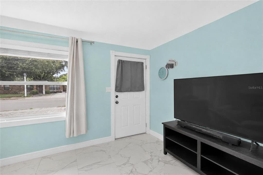 1119 54TH AVENUE N, ST PETERSBURG, FL 33703 — zdjęcie 4