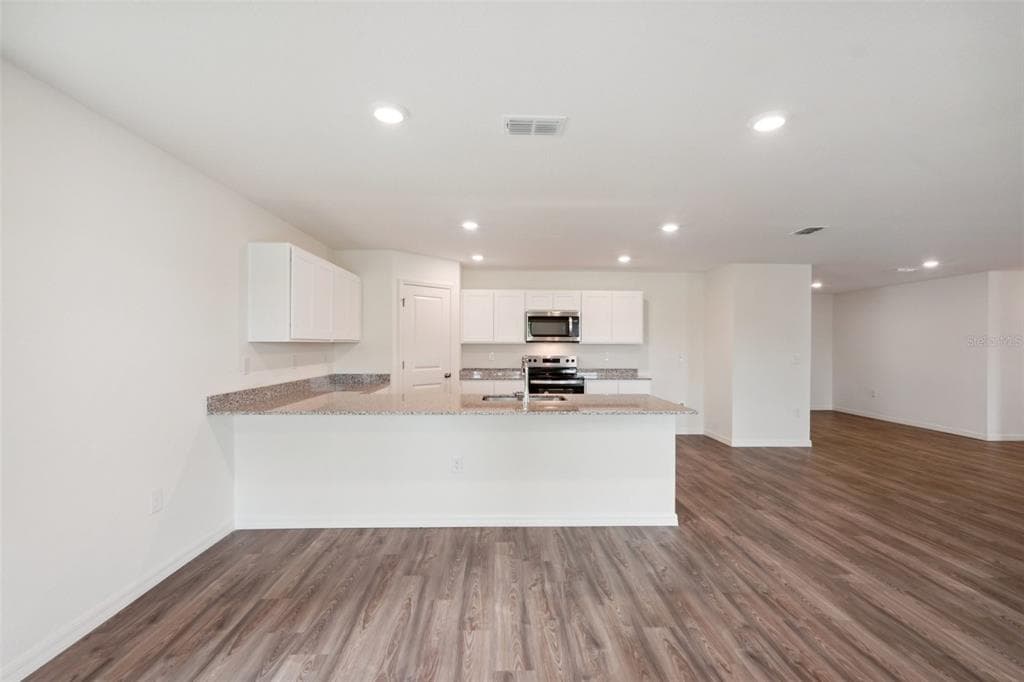 12038 PEMBROOKE AVENUE, WEEKI WACHEE, FL 34614 — zdjęcie 5