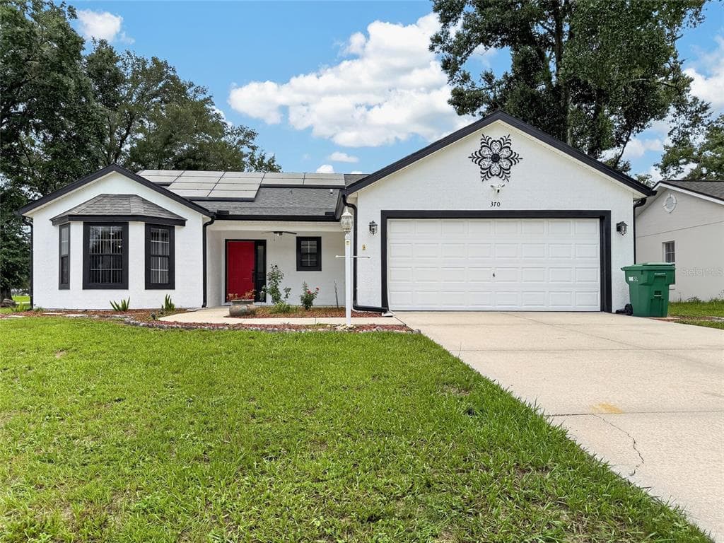 370 CARRIAGE LANE, LADY LAKE, FL 32159