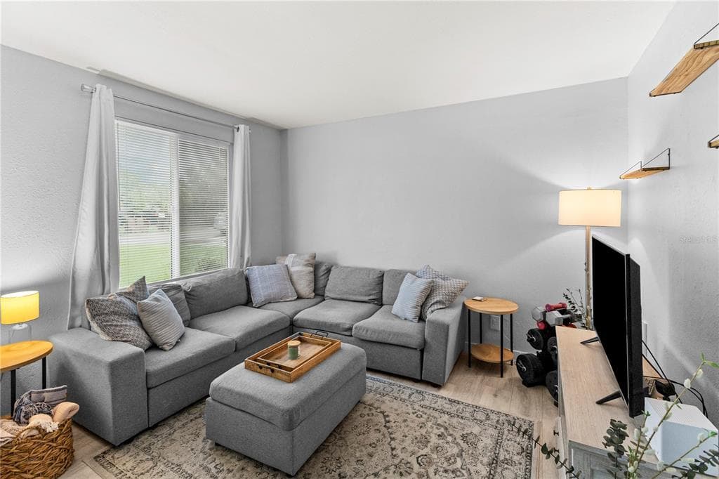 4034 40TH AVENUE N, ST PETERSBURG, FL 33714 — zdjęcie 2