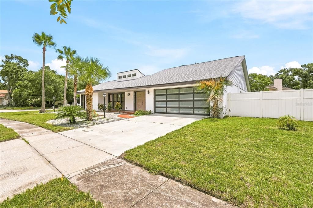 8215 LA SERENA DRIVE, TAMPA, FL 33614 — zdjęcie 2