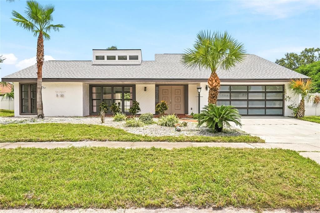 8215 LA SERENA DRIVE, TAMPA, FL 33614