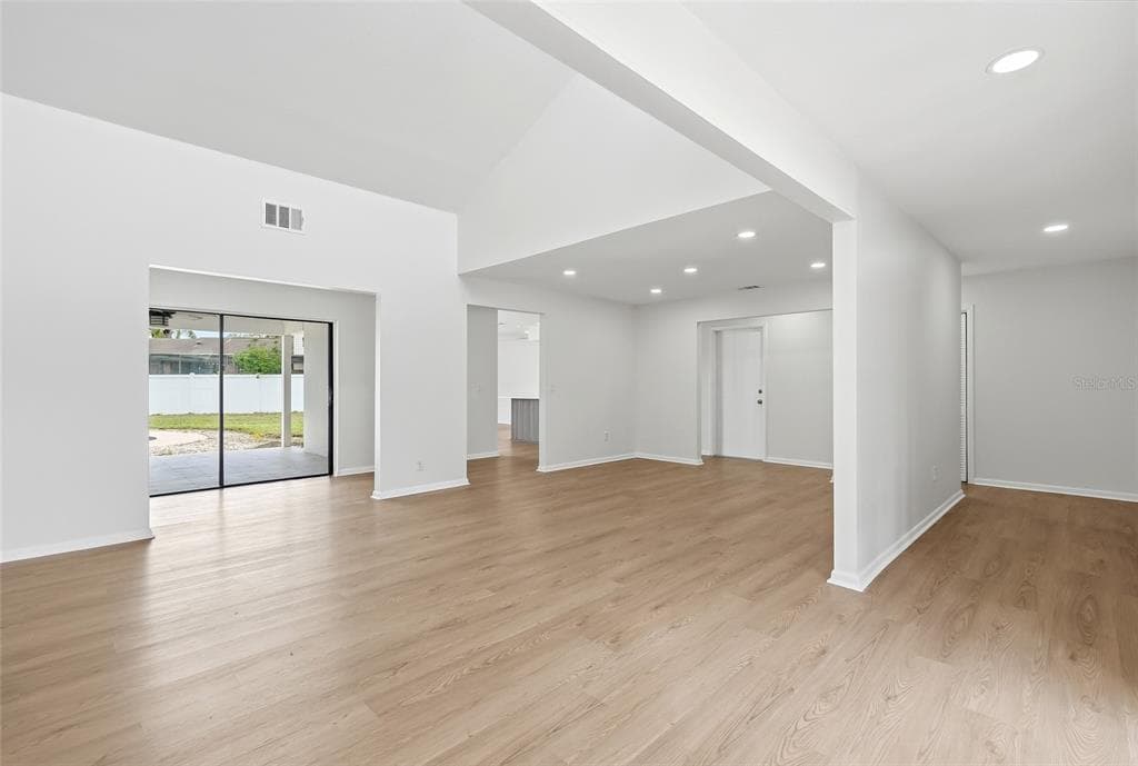 8215 LA SERENA DRIVE, TAMPA, FL 33614 — zdjęcie 4