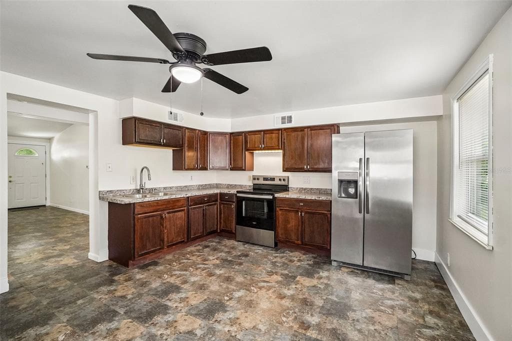 9216 W ROBSON STREET, TAMPA, FL 33615 — zdjęcie 4