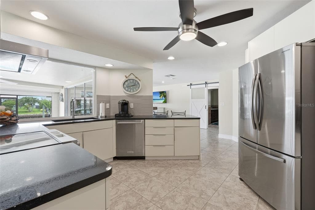 418 AVALON DRIVE, CAPE CORAL, FL 33904 — zdjęcie 5