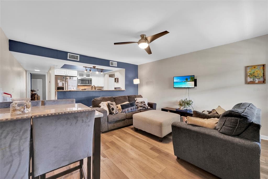 2400 WINDING CREEK BOULEVARD # 17-203, CLEARWATER, FL 33761 — zdjęcie 4