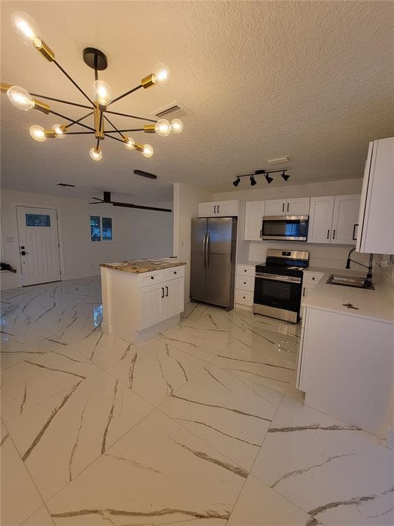 7498 N ORPINE DRIVE, ST PETERSBURG, FL 33702 — zdjęcie 2
