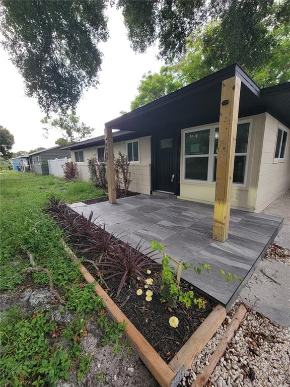 7498 N ORPINE DRIVE, ST PETERSBURG, FL 33702