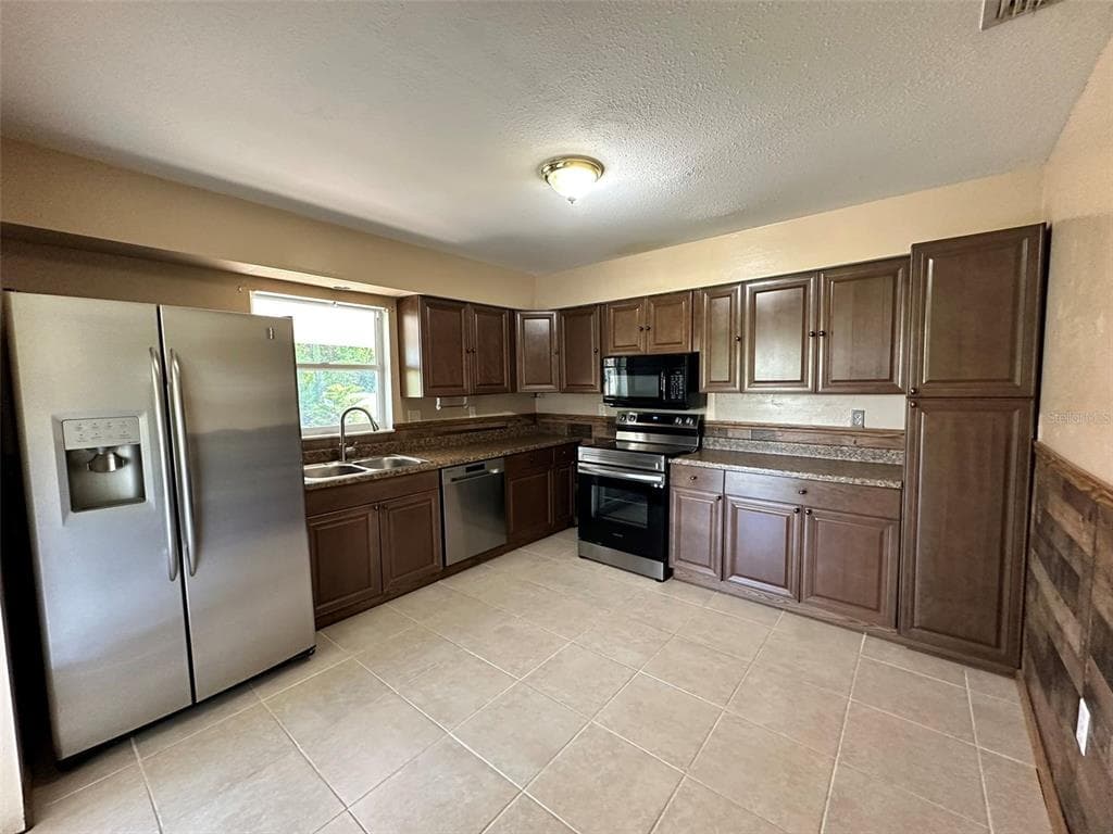 1067 WEBSTER AVENUE NW, PORT CHARLOTTE, FL 33948 — zdjęcie 2
