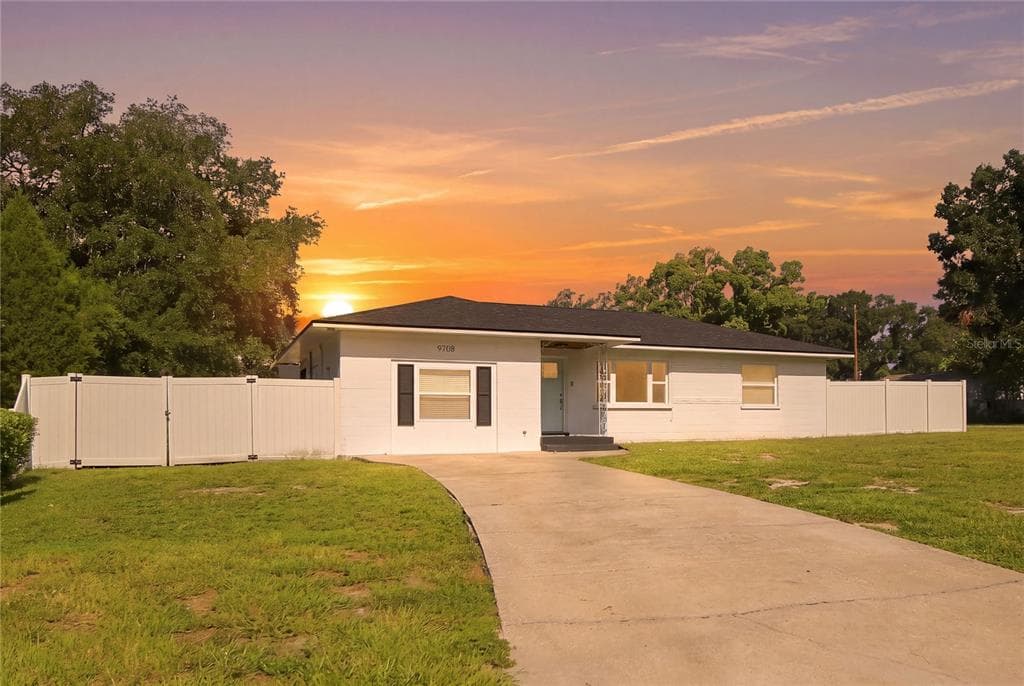 9708 FOREST HILLS DRIVE, TAMPA, FL 33612