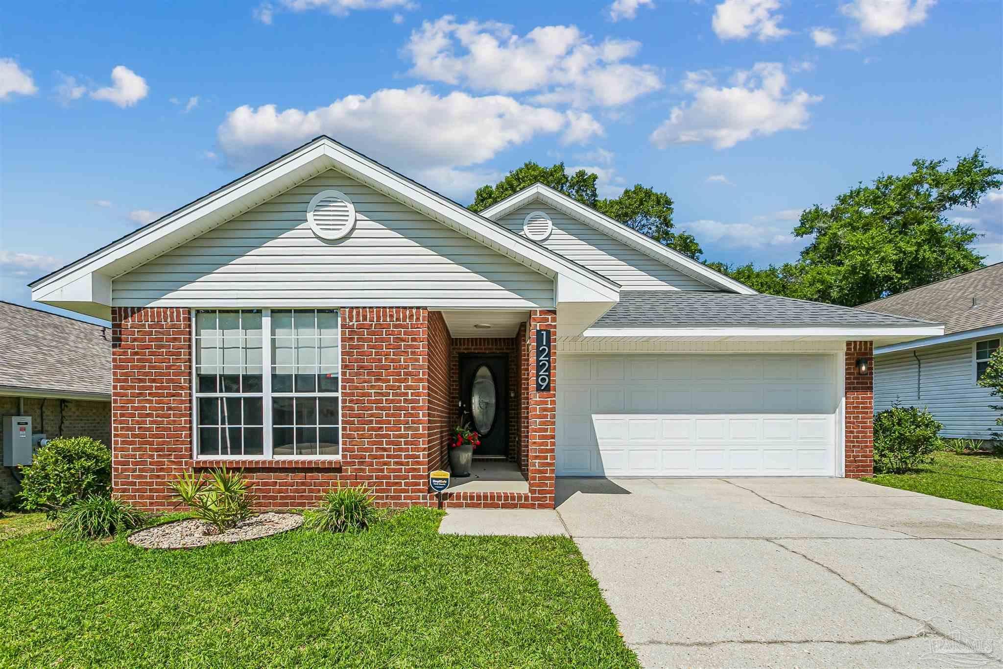 1229 Greystone Ln, Pensacola, FL 32514