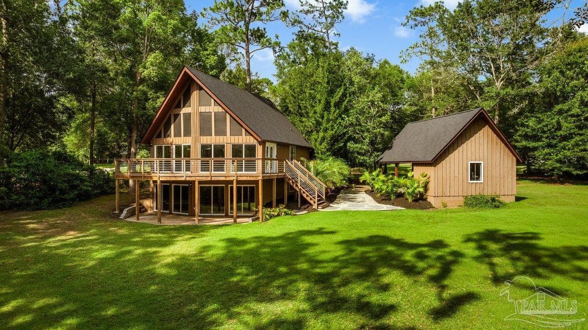 513 Timber Ridge Dr, Cantonment, FL 32534