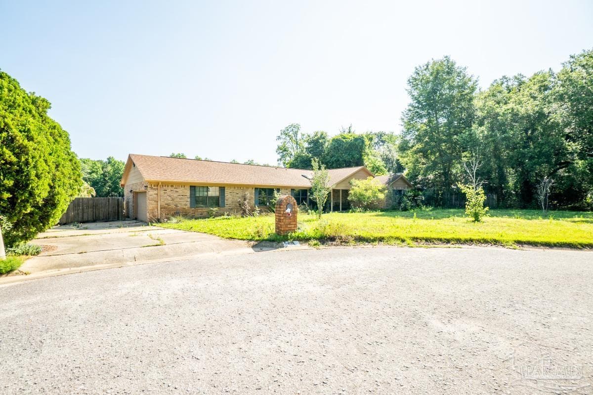 406 Twin Lakes Dr, Pensacola, FL 32504