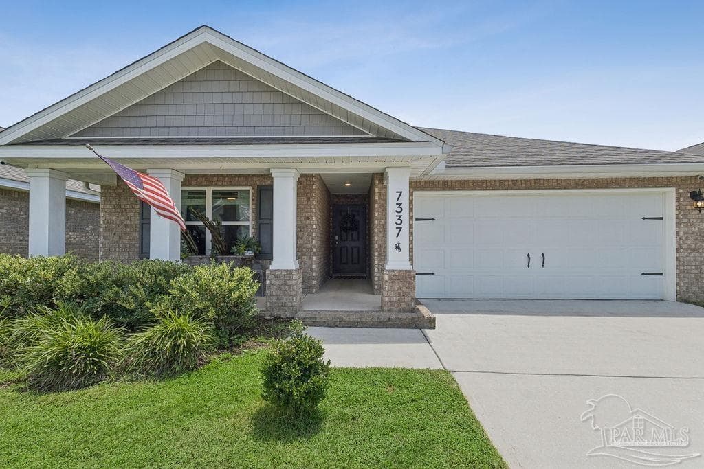 7337 Lakeside Oak Ct, Pensacola, FL 32526