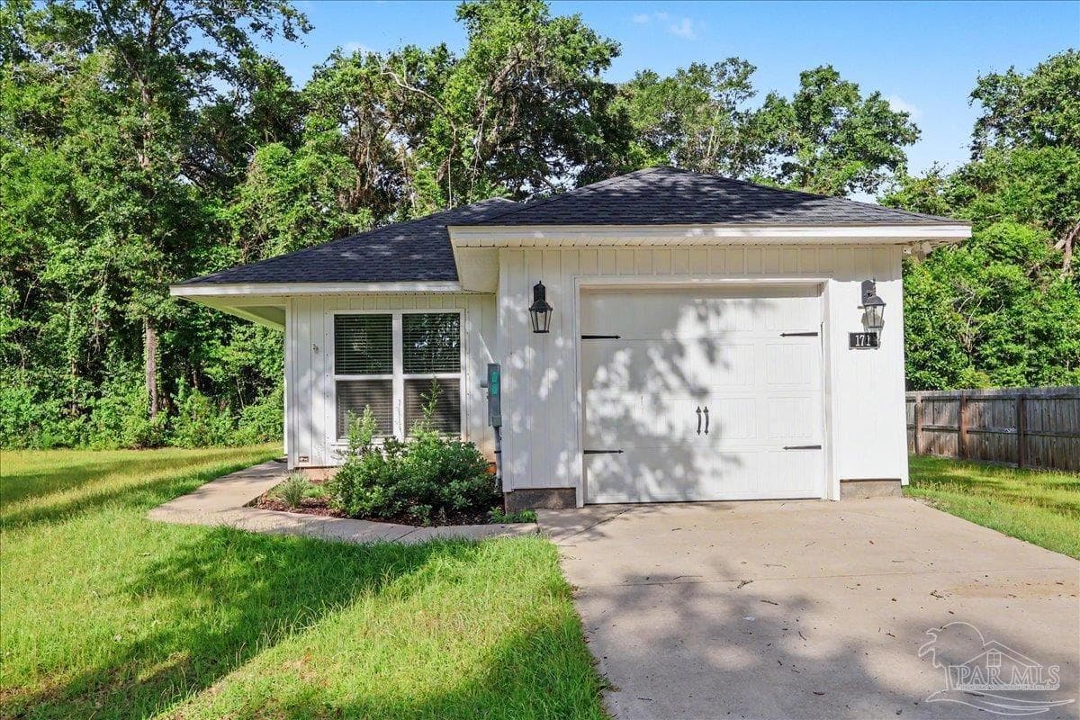 171 Calvert Oaks Dr, Pensacola, FL 32514