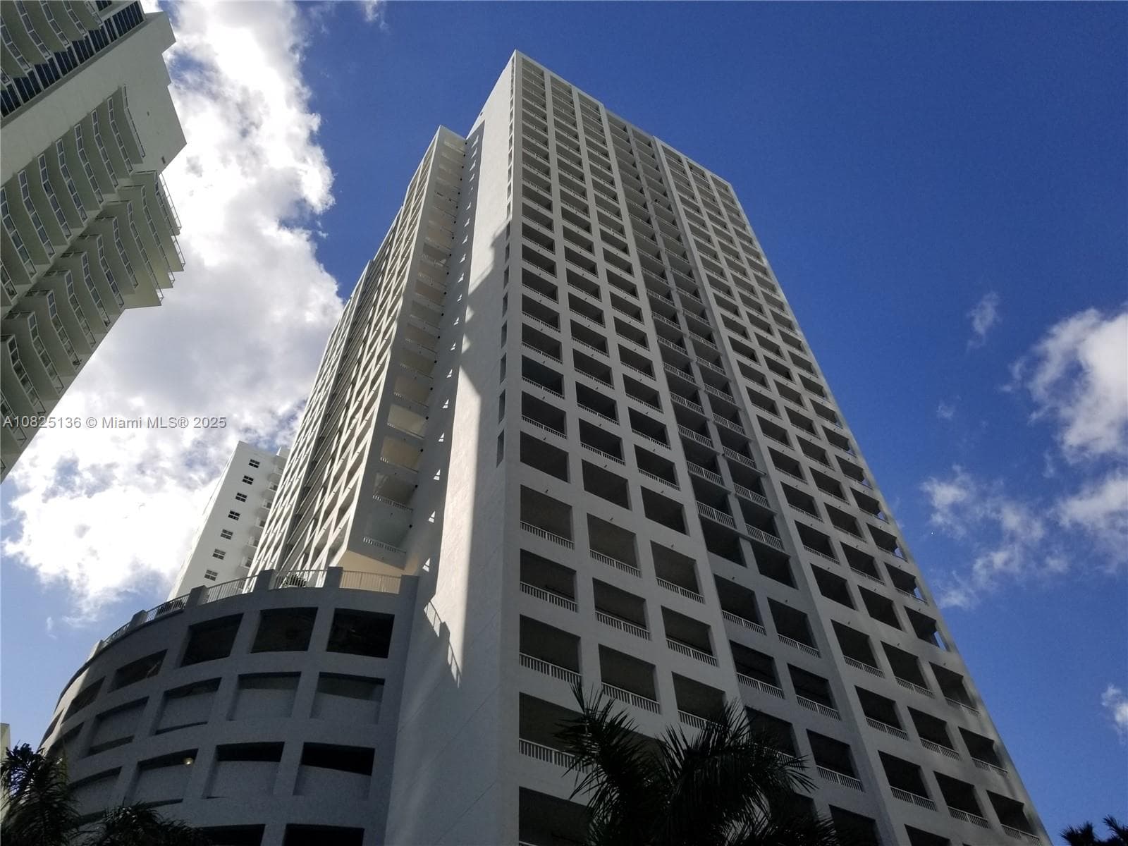 170 SE 14th St # 1407, Miami, FL 33131