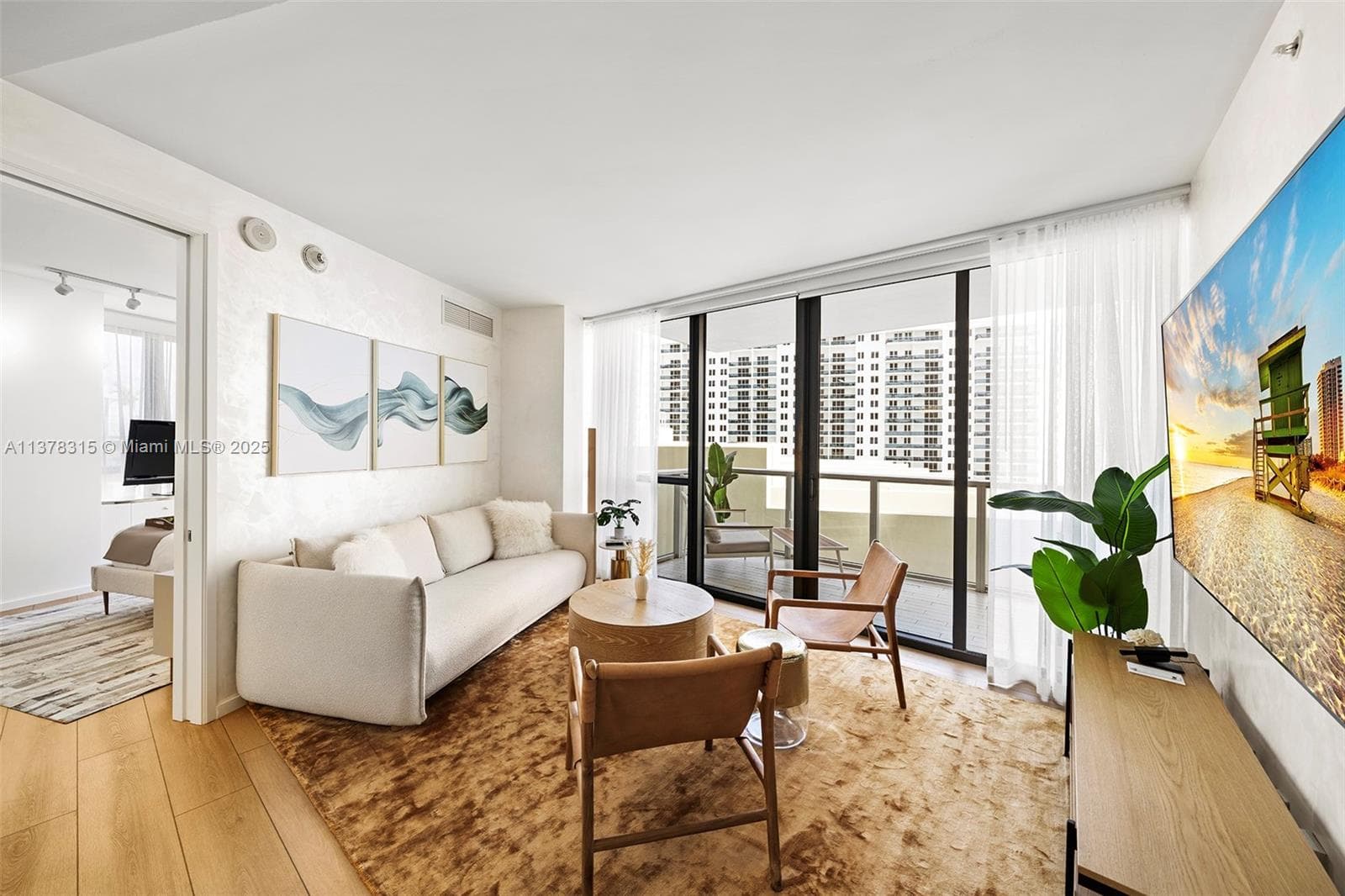 2201 Collins Ave # 811, Miami Beach, FL 33139