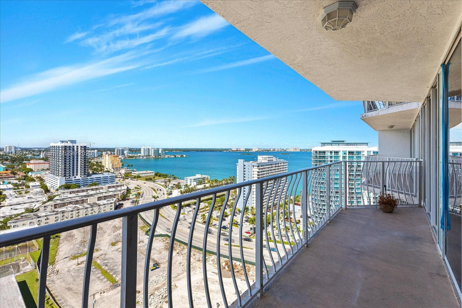 7601 E Treasure Dr # 2404, North Bay Village, FL 33141