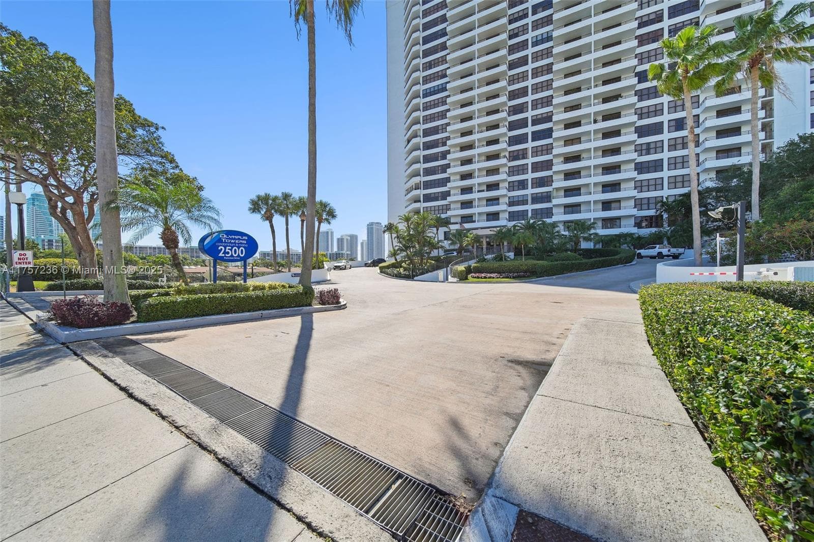 2500 Parkview Dr # 812, Hallandale Beach, FL 33009