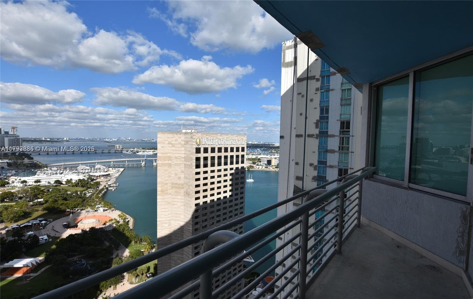 325 S Biscayne Blvd # 3822, Miami, FL 33131