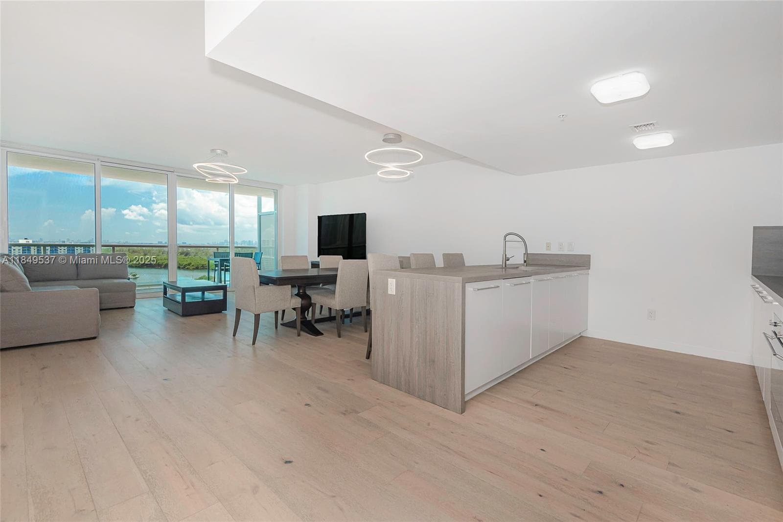 400 Sunny Isles Blvd # 1819 ONE LEVEL, Sunny Isles Beach, FL 33160