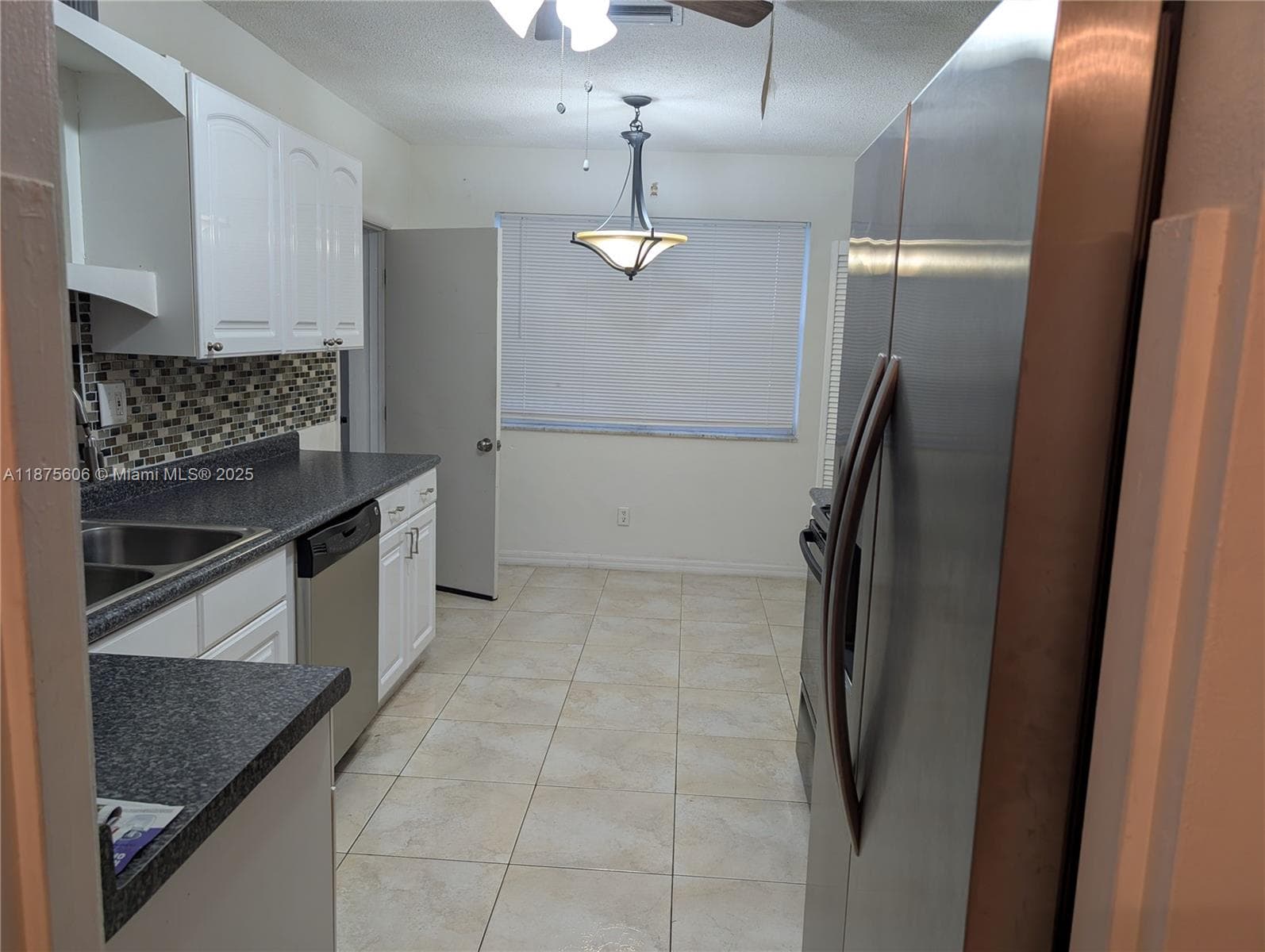 4550 NW 43rd St, Lauderdale Lakes, FL 33319